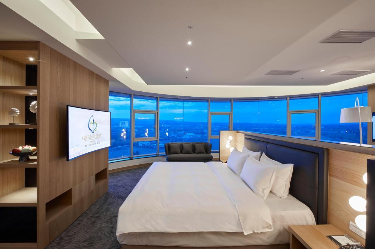 Grand Bay Resort Hotel Hengchun Old Town Exterior foto A bedroom at the hotel