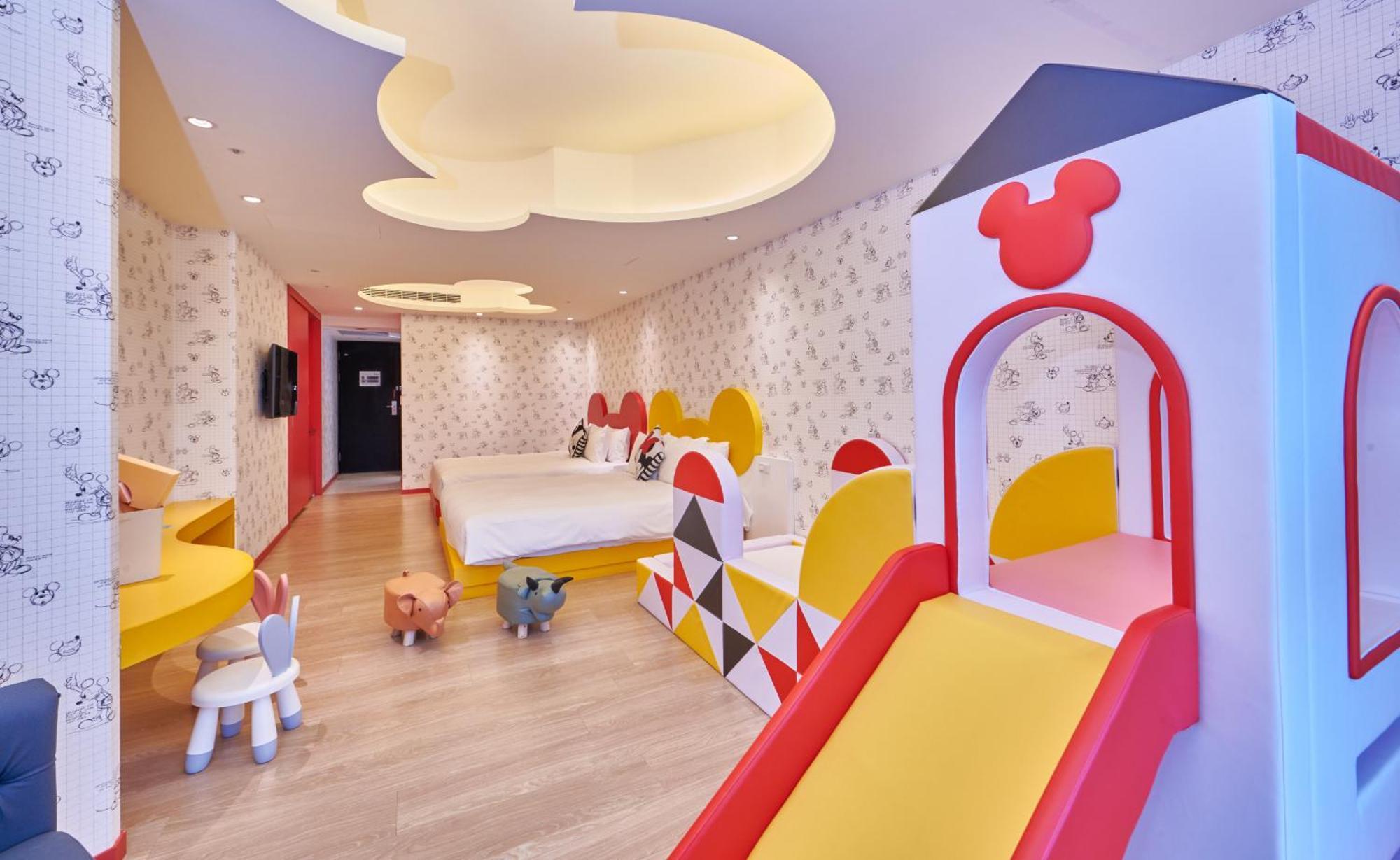 Grand Bay Resort Hotel Hengchun Old Town Exterior foto A Disney themed room at the hotel