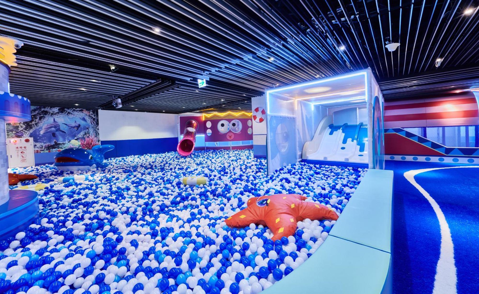 Grand Bay Resort Hotel Hengchun Old Town Exterior foto Ball pit at the DreamWorks-themed area