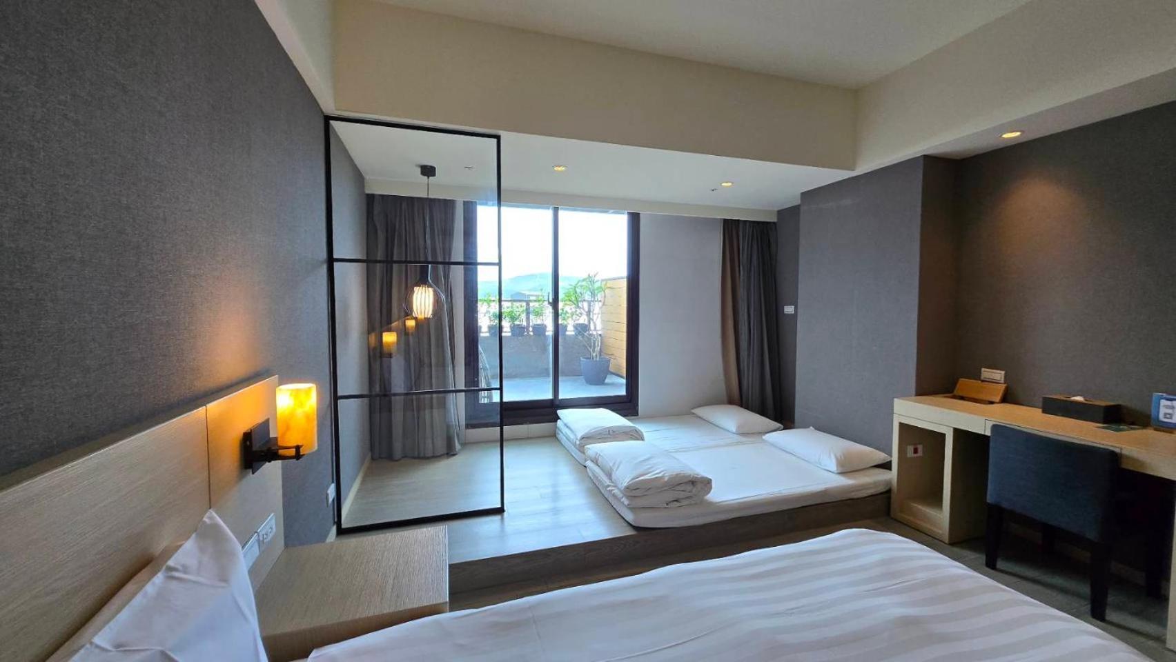 Grand Bay Resort Hotel Hengchun Old Town Exterior foto A room at the hotel