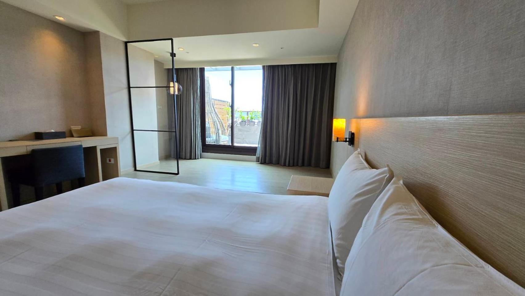 Grand Bay Resort Hotel Hengchun Old Town Exterior foto A room at the hotel